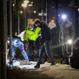 Gevel van bedrijfspand in Amsterdam weggeblazen door explosie