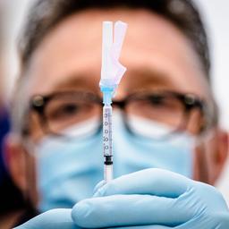 Huisartsen vaccineren maandag eerste kwetsbaren tegen COVID-19
