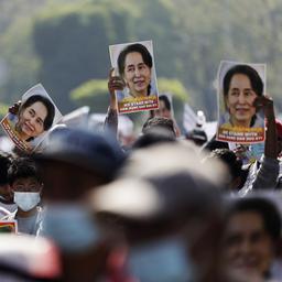 Leger in Myanmar schiet op demonstranten, verslaggevers opgepakt