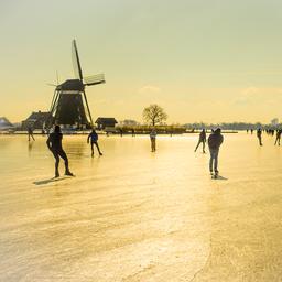Nederland bindt massaal de ijzers onder, gemeenten grijpen in wegens drukte