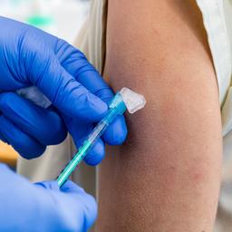 Oxford University gaat AstraZeneca-vaccin testen op kinderen en tieners