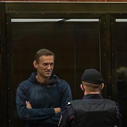 Russische aanklager eist 2,5 jaar strafkamp tegen oppositieleider Navalny