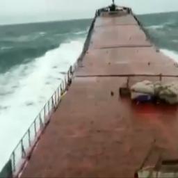 Video | Vrachtschip breekt in tweeën op Zwarte Zee
