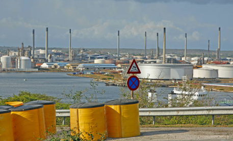 ‘Akkoord over overdracht Isla-raffinaderij dichtbij’