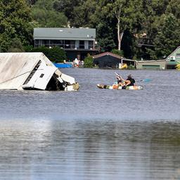 Overstromingen in Australië eisen zeker twee levens