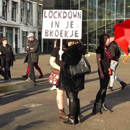 Video | Sekswerkers willen aan het werk en voeren actie in Den Haag