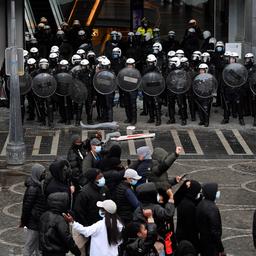 Tientallen agenten gewond bij uit de hand gelopen Black Lives Matter-protest in Luik