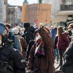Waterkanonnen en traangas ingezet bij protest tegen lockdown in Kassel