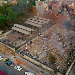 Video | Dronebeelden tonen massale brandstapels bij crematorium in India