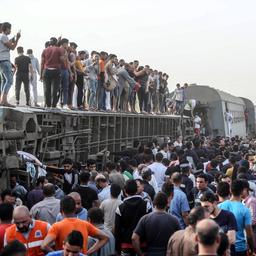 Elf doden en bijna honderd gewonden bij treinontsporing in Egypte