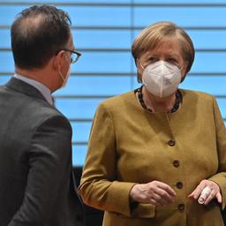 Merkel presenteert wet waarmee regering overal lockdowns kan invoeren