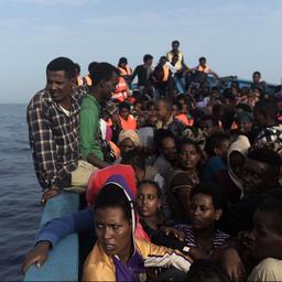 Mogelijk meer dan 100 migranten verdronken voor de kust van Libië