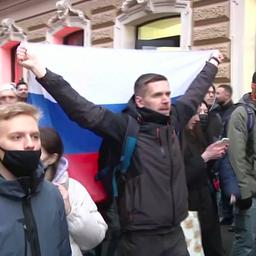 Video | Navalny-aanhangers massaal de straat op, honderden gearresteerd