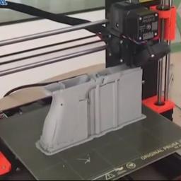 Video | Spaanse politie stuit op wapenfabriek met 3D-printers