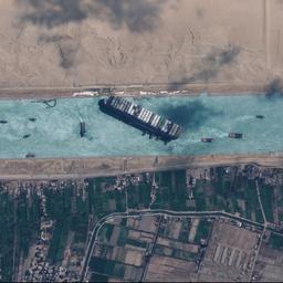 Suezkanaal overweegt verbreding na vastlopen megacontainerschip