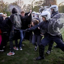 132 arrestaties en bijna 30 gewonden bij rellen in Brussels park