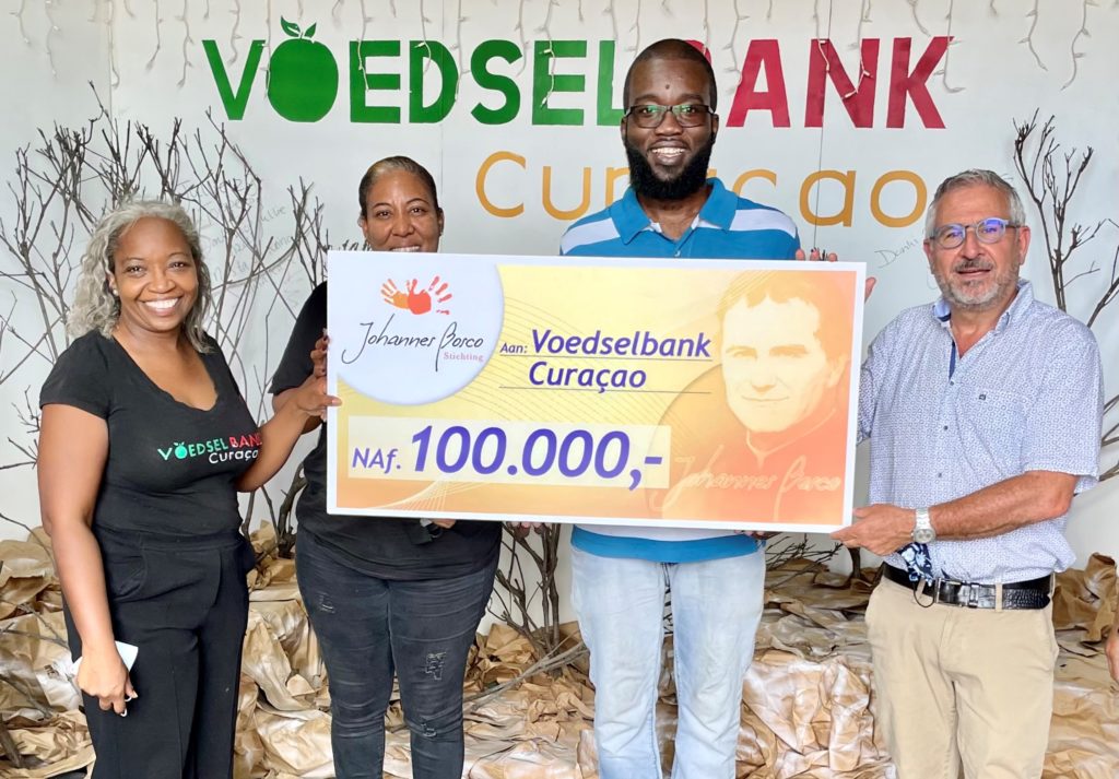 Voedselbank Curaçao krijgt donatie van 100.000 gulden