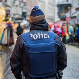 Belgische politie houdt klopjacht op gewapende man die virologen bedreigt