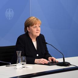 Bondskanselier Merkel in 5 mei-lezing: Duitse misdaden verjaren nooit