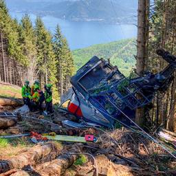 Cabine stort van kabelbaan in Noord-Italië, zeker dertien doden