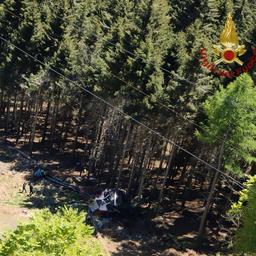 Cabine stort van kabelbaan in Noord-Italië, zeker negen doden