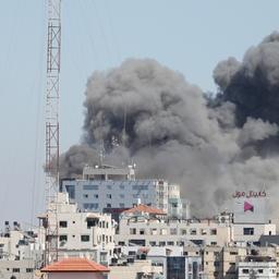 Kritiek op Israël na raketaanval die mediagebouw in Gaza deed instorten