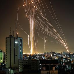 Video | Palestijnen schieten 130 raketten af op Israëlische stad Tel Aviv