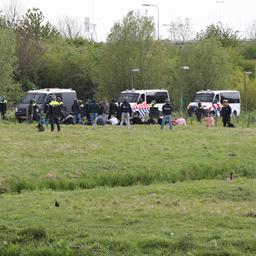 Tientallen ADO-fans aangehouden nabij Cars Jeans Stadion in Den Haag