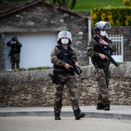 Verdachte dubbele moord in Frankrijk geeft zich over na dagenlange klopjacht
