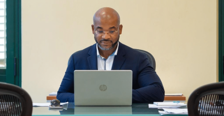 Liveblog | Persconferentie over liquiditeitspositie Curaçao