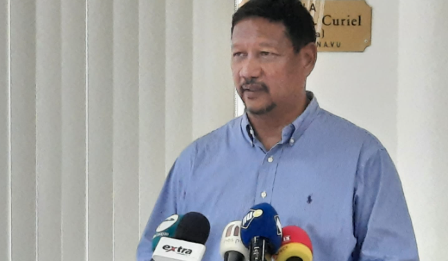 Rechter stelt Ramon Chong in ongelijk om ministerpost