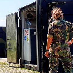 Defensie stuurt zuurstofcontainers en vijf militairen naar Suriname
