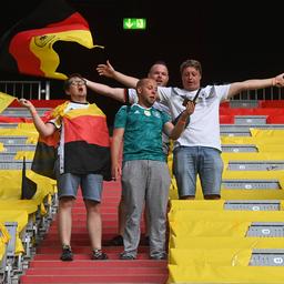 Duitse minister roept fans op regenboogvlaggen mee te nemen naar stadion