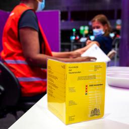 Ministerie benadrukt dat geel boekje met coronavaccinatie geen ‘reisbewijs’ is