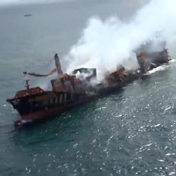 Video | Naderende olieramp in Sri Lanka: luchtbeeld toont zinkend schip