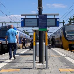 Video | Treinen staan vast op stations door landelijke storing