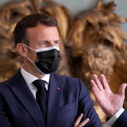 Vier maanden celstraf voor Fransman die president Macron in gezicht sloeg