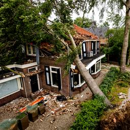 Zeker zes woningen in Leersum onbewoonbaar, duizenden bomen gesneuveld