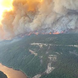 Canadees leger paraat om door bosbranden bedreigde dorpen te evacueren