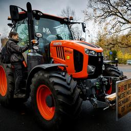 Eerste boeren arriveren met tractoren op Haags Malieveld voor stikstofprotest