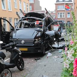 Video | Explosie vernielt busje in Scheveningen, ook schade in omgeving
