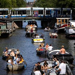 Groot deel Nederland kleurt donkerrood op Europese coronakaart