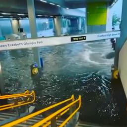 Video | Londense straten en metrostations lopen onder door noodweer