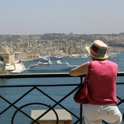 Malta komt terug op weren niet-gevaccineerden en stelt quarantaineplicht in