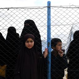 Naar schatting vijftien Nederlandse vrouwen uit kampen in Syrië ontsnapt