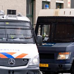 Politie slaags met demonstranten in binnenstad van Den Haag