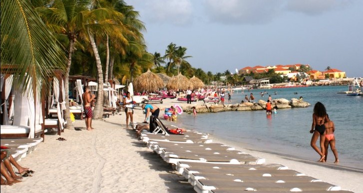 Bezoekersrecord Curaçao verbroken, bijna half miljoen toeristen in 2022
