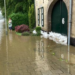 In beeld | Wateroverlast door hevige regenval in Limburg