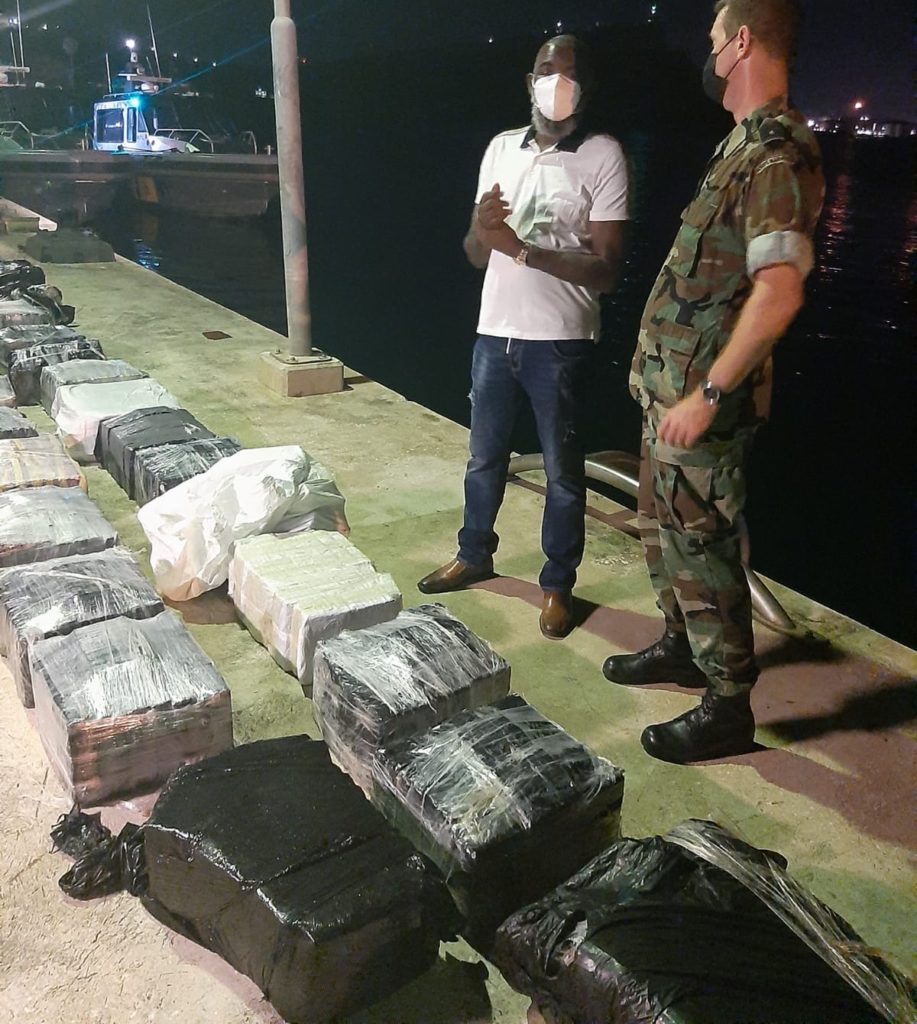 Kustwacht Curaçao onderschept 1.325 kilo drugs en verricht 12 aanhoudingen