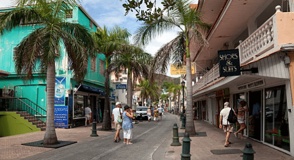 Hotel op Sint Maarten ontslaat positief geteste conciërge